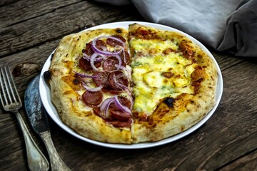 The most authentic Brazilian pizza, half pepperoni, onion and half four cheeses