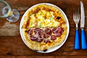 The most authentic Brazilian pizza, half pepperoni, onion and half four cheeses