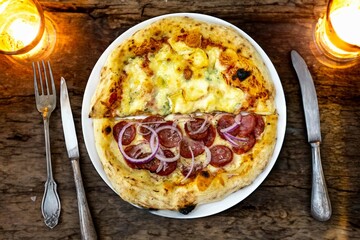The most authentic Brazilian pizza, half pepperoni, onion and half four cheeses