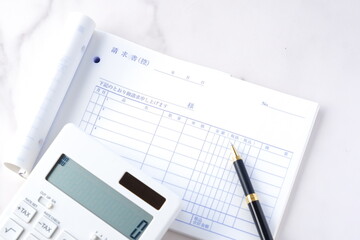 取引先に宛てた請求書を作成する
