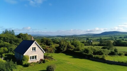 Obraz premium Countryside cottage with panoramic views