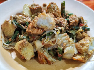 Rujak cingur is a traditional food typical of East Java, especially Surabaya, which is made from various fresh ingredients such as cingur meat (cow skin), vegetables and fruit sprinkled with Indonesia