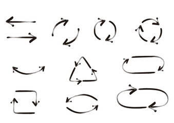 リサイクル　ペンキで描いたようなかすれのある手書き風矢印　セット