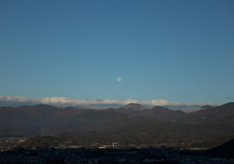 甲府盆地と月