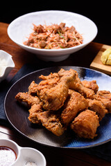 Fried chicken and seasoned sea snail vegetables
