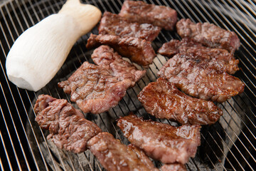 Seasoned grilled beef on a brazier
