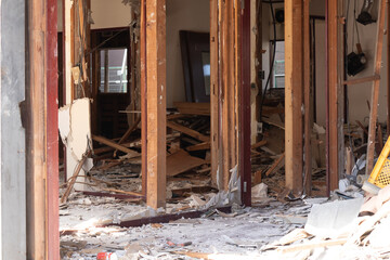 解体される建物