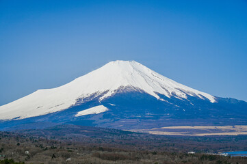 山梨県の山中湖と富士山