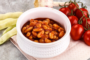 White baked bean in tomato sauce
