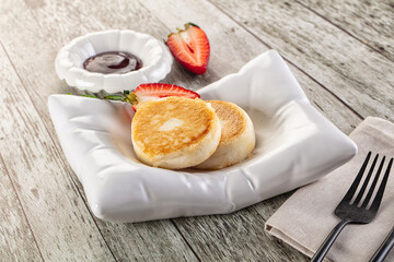 Cottage cheese pancakes - Syrniki for breakfast