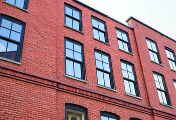 Obraz premium Featuring A brick building facade with intricate details.