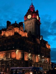 Obraz premium Big Ben clocktower by the Thames river in London, United Kingdom, just after sunset