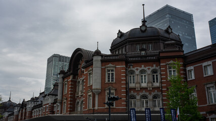 東京駅丸の内駅舎の伝統的な赤レンガ