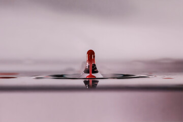 farbe tropfen wasser rot