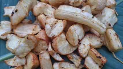 A typical Indonesian snack consisting of crispy fried cassava, served simply on a traditional banana leaf.