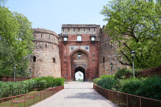Purana Quila Gate Bada Darwaza in Delhi