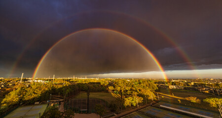 夕陽に映るダブルレインボー