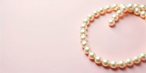 Obraz premium Pearls on pastel pink background