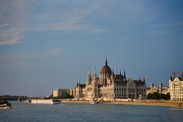 Obraz premium Hungarian Parliament Building in Budapest at sunset with reflection in Danube River. Neo Gothic architecture and famous landmark of Hungary