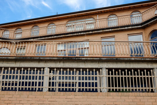 A large brick building with zigzagging balustrades