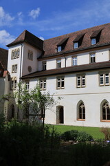 Blick auf Kloster Blaubeuren im Zentrum der Stadt Blaubeuren in Baden-Württemberg	