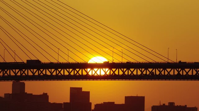 横浜ベイブリッジと街並みに沈む夕日(Shooting in 8K and converting to 4K) 