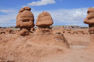 Felsen und Wolken im Goblin Valley State Park