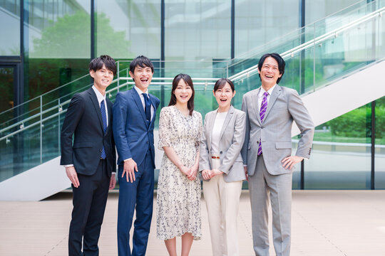 笑顔のビジネスパーソン・集合写真