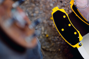 Change new brake pads.The new brake pads are yellow.Replace brake pads after long-term use.