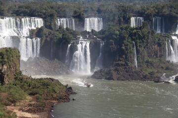 barco no rio iguaçu, dianta das cataratas do iguaçu, foz do iguaçu, paraná 