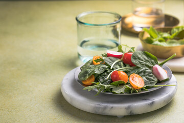 salad with baby spinach and tomato, radish