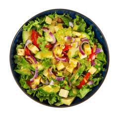 salade composée, tomates, avocat, fromage, vinaigrette, oignon, photographie studio, fond transparent - vue de dessus