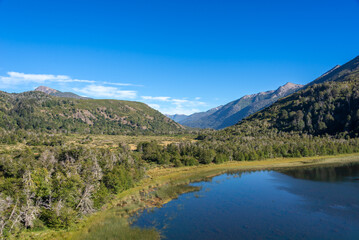 Naklejka premium beautiful mountain scenery at lago Curruhue chico lake, lanin national park, patagonia, argentina