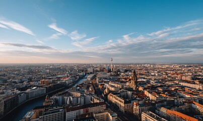 Obraz premium Aerial cityscape view of Berlin, Germany, with a river and city buildings, suitable for travel, tourism, architecture, or city planning