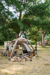 ツールームテント ソロテント 一人キャンプ 無骨キャンプ 林 芝生