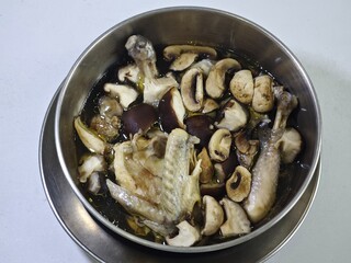 Chicken and mushrooms 