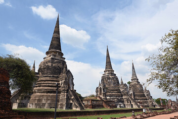 Fototapeta premium Ancient temples in Ayutthaya Historical Park, Thailand.