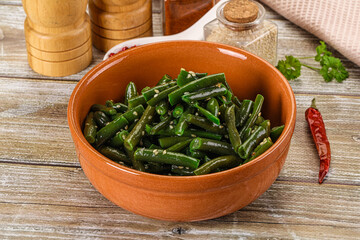 Green bean salad with sesame seeds