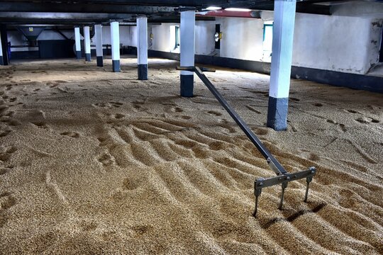 Whisky Distillery Machines &ndash; Crafting Scotch on Islay, Scotland