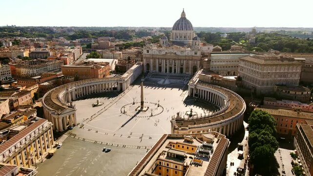 Visitors explore Vatican&rsquo;s vast square, Holy See, curved historic colonnades