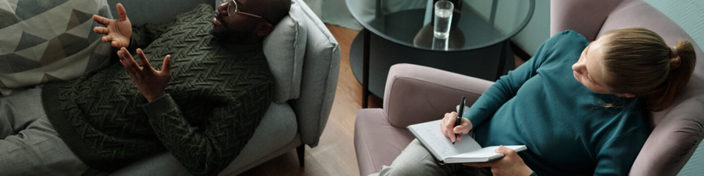 Female Psychologist Having Conversation with Black Man Header