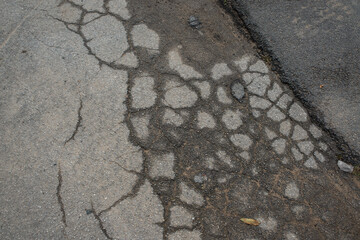 Cracks and Deterioration on a Worn Asphalt Road Surface / 노후된 아스팔트 도로의...