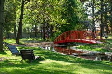 Wiosenny park z tężnią w Czechowice dziedzice, Śląsk. © Elżbieta Kaps