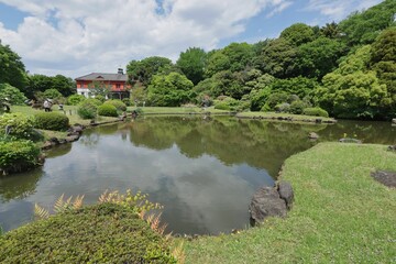 Fototapeta premium 日本庭園と池