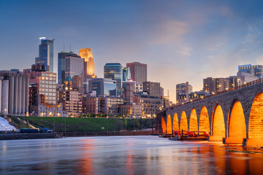 Minneapolis, Minnesota, USA Skyline at Dusk