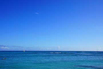 ハワイの青い海