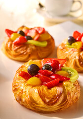 Blaetterteig Plunder mit frischen Fruechten, Kuchen, backen, Obsttörtchen, Blätterteig, 