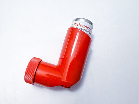 Calgary, Alberta, Canada. Apr 29, 2025. A red Alvesco 160 inhalation aerosol inhaler displayed against a white background.