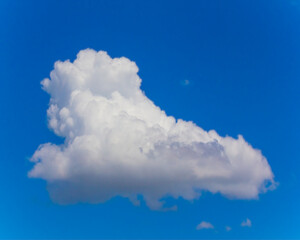 closup cumulus cloud on the blue sky background