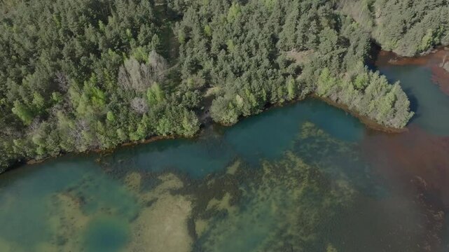 DJI Mavic 3 Pro 4K Drohnenaufnahme eines Baggersees in der Region Gifhorn, Niedersachsen, Deutschland